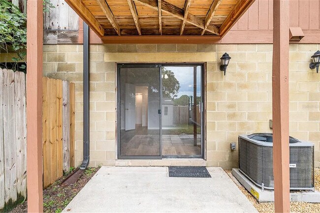 Building Photo - 4724 SW 67th Terrace