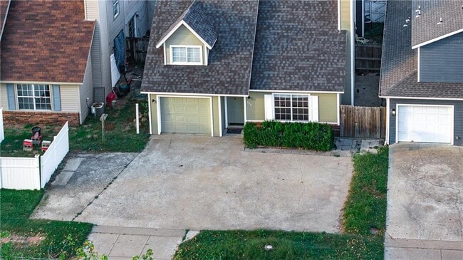 Building Photo - 758 W Poplar St