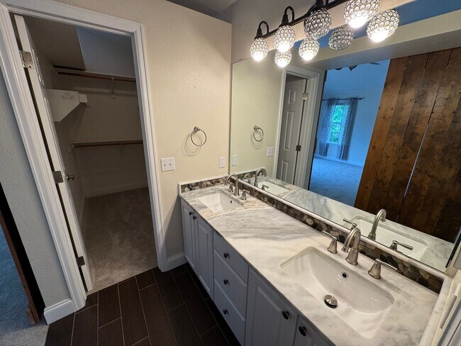 Building Photo - Available for Rent in Lone Tree's Desirable Carriage Club Neighborhood!