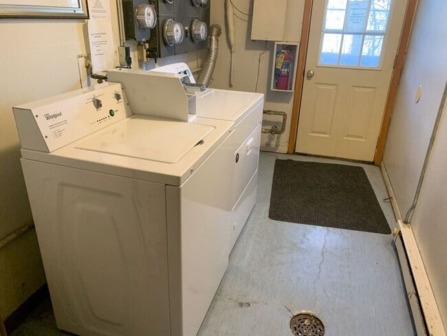 Building Photo - $995 | 1 Bedroom, 1 Bathroom House | *Cat Friendly | Available for August 1st, 2026 Move In!