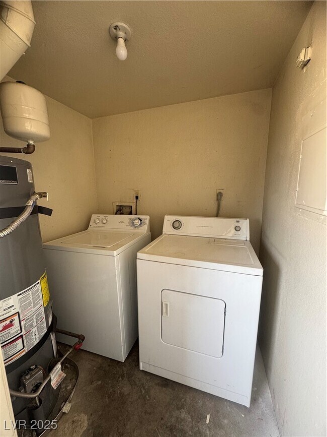 Building Photo - 2112 Sunfish Dr