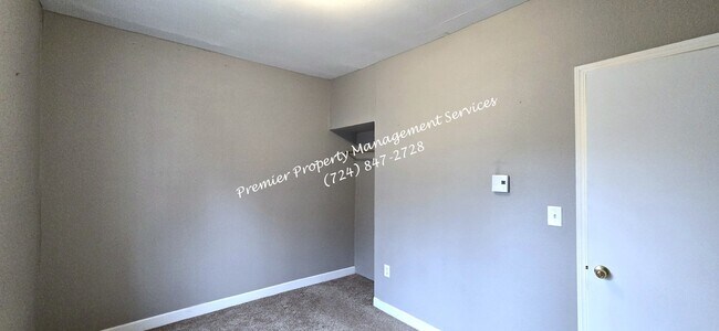 Building Photo - 465 E Washington St