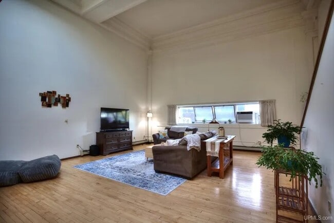 Building Photo - 100 S Marquette St