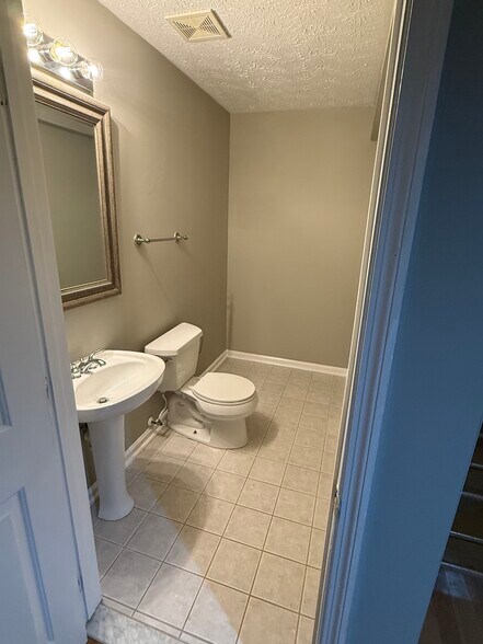 Building Photo - 6622 Cambria Ter