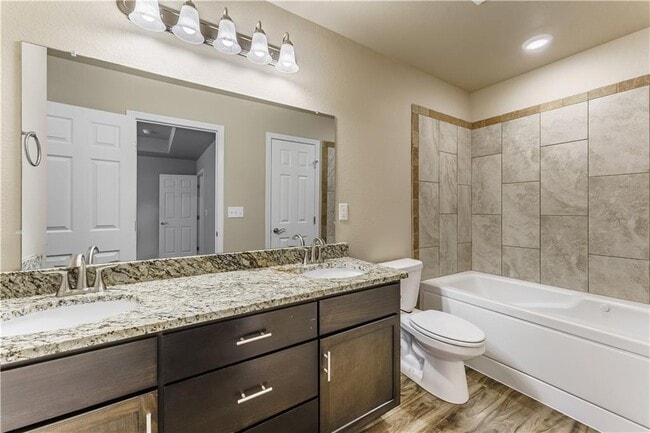 Building Photo - 1008 Vista St