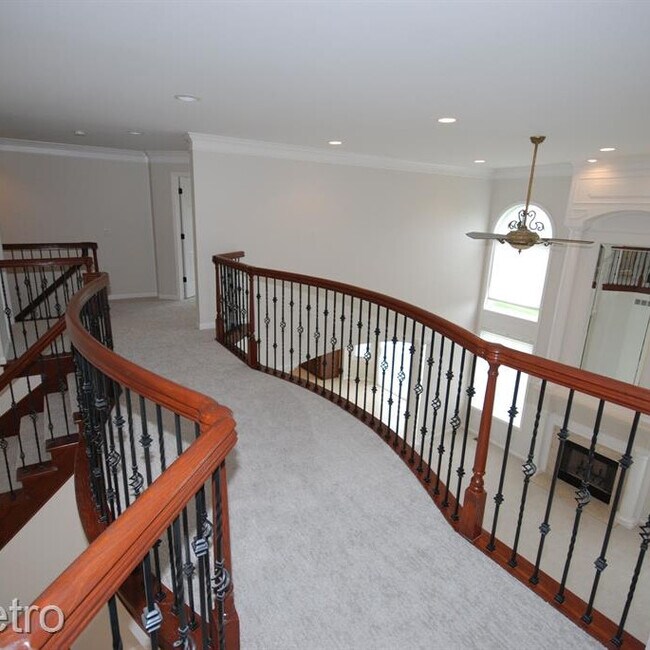 Building Photo - 5121 Parkgate Dr