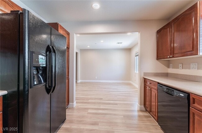 Building Photo - 9169 Column Ct