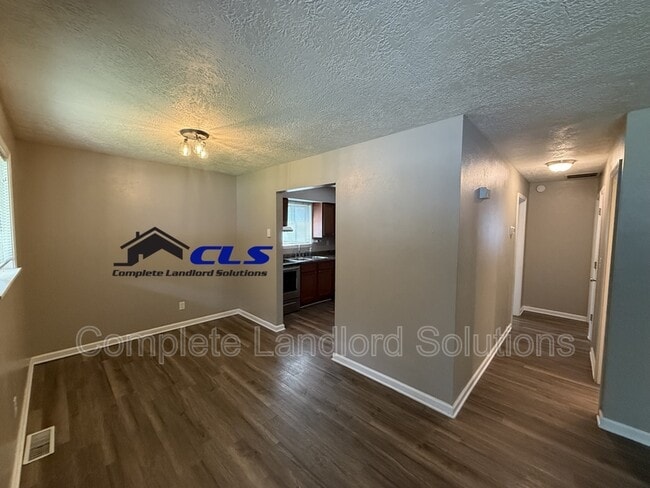 Building Photo - 2906 E Haythorne Ave
