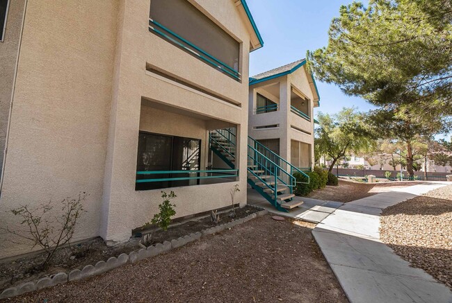 Building Photo - Upgraded & simply beautiful 3 Bedroom Condo!