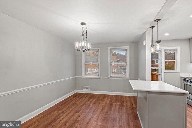 Building Photo - 1621 Thetford Rd