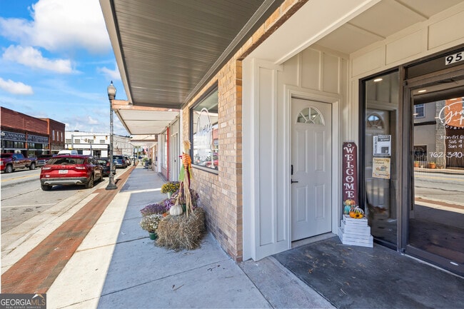 Building Photo - 958 Church St