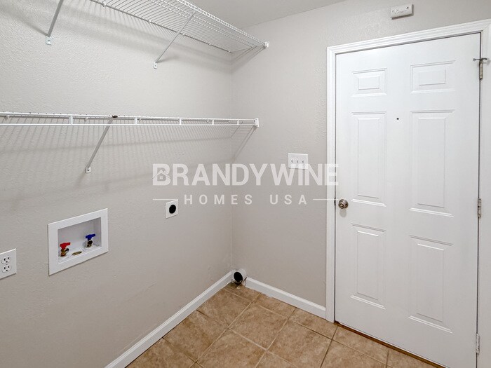 Building Photo - 132 E 8th St