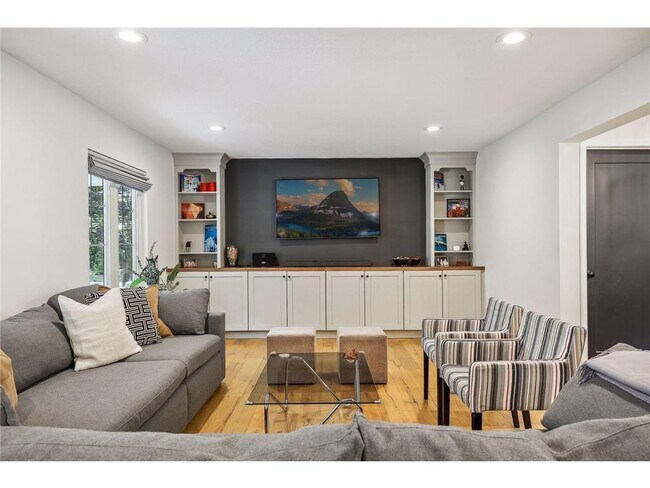 Building Photo - 18620 26th Ave N