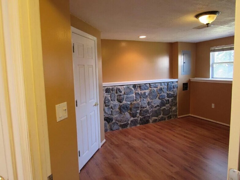 Building Photo - 7734 Chatfield Ln