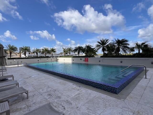 Building Photo - 1551 N Flagler Dr