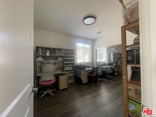Building Photo - 7937 N Keer Dr