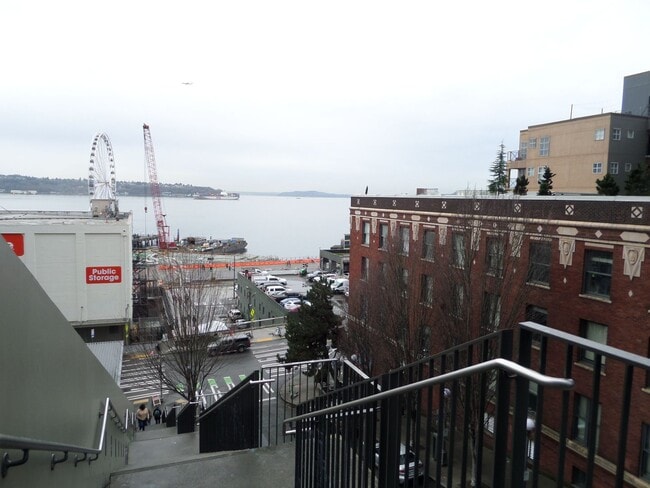 Building Photo - Adorable One Bedroom Seattle Condo in Unbeatable Location - Walk to Pike Place Market!