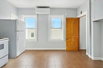 Building Photo - 310 Turner St