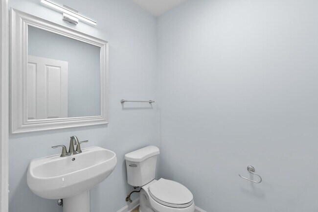 Building Photo - 443 Whiton St