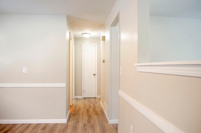 Building Photo - 110 Range Hill Dr