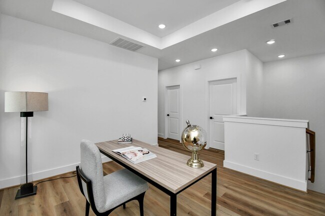 Building Photo - 2610 Vance St