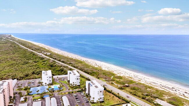 Building Photo - 5151 N Hwy A1A