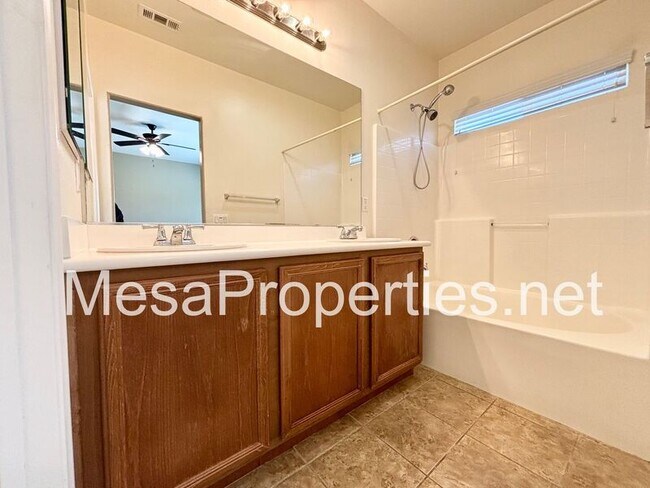 Building Photo - 14312 Sierra Grande St