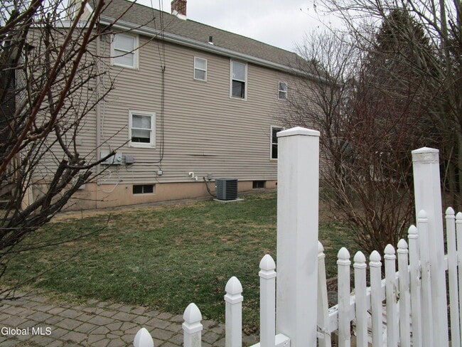 Building Photo - 1303 8th Ave