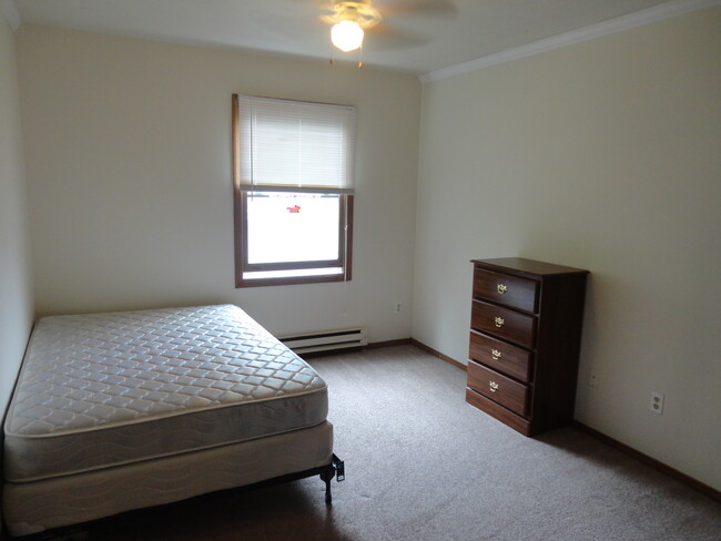 Building Photo - 604 S Fell Ave