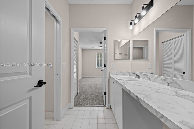 Building Photo - 6992 SW 39th St
