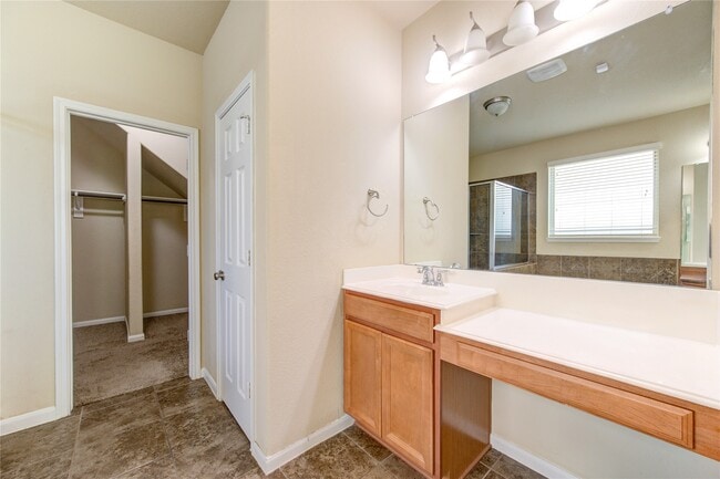 Building Photo - 15727 Whisper Woods Dr