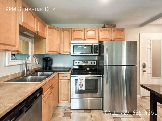 Building Photo - 13535 Boca Ciega Ave