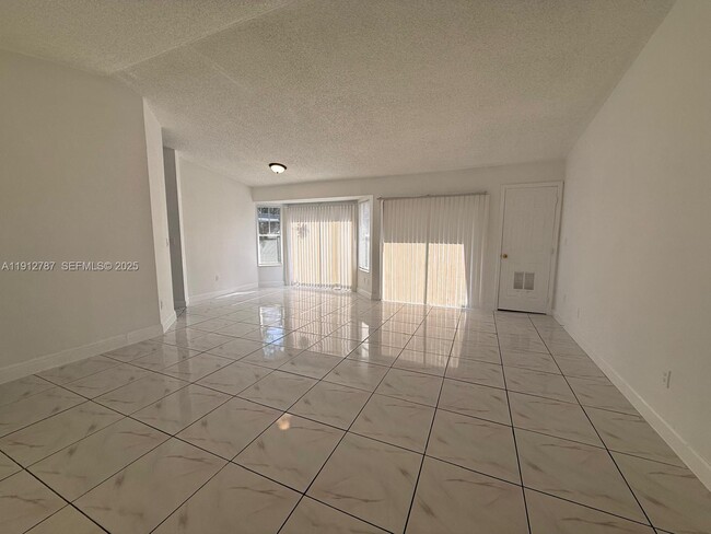 Building Photo - 3321 Ivy Way