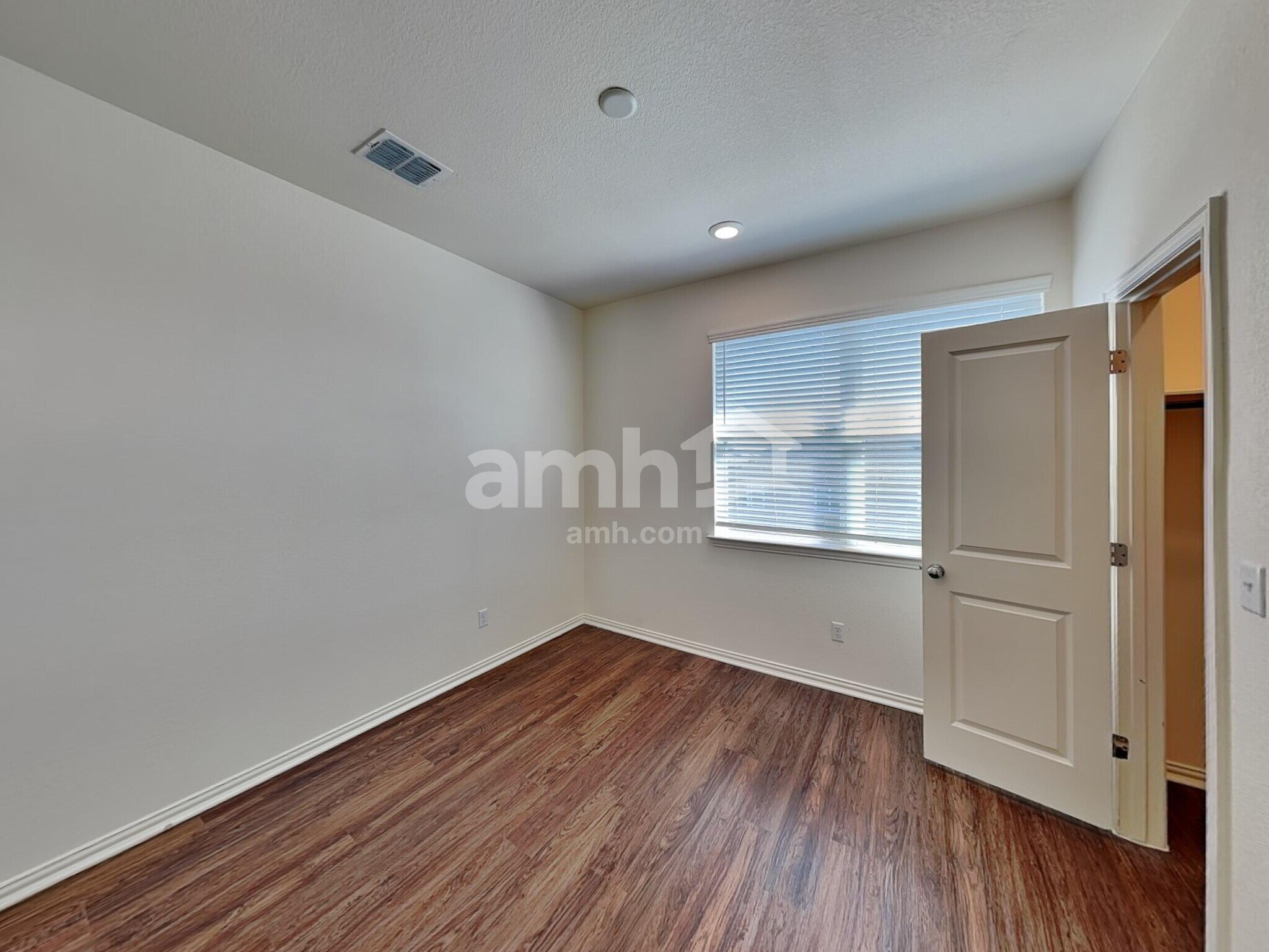 Building Photo - 207 Pebble Creek Run