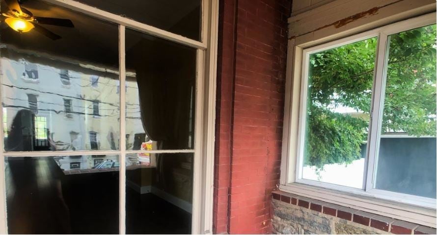 Front Porch - 2911 Poplar St