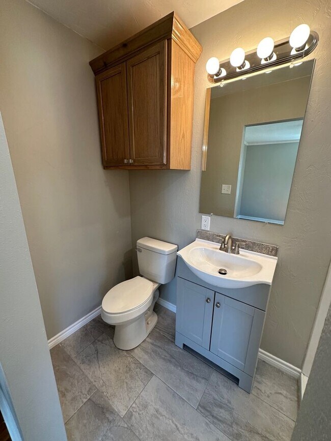 Building Photo - 2010 S Milam St