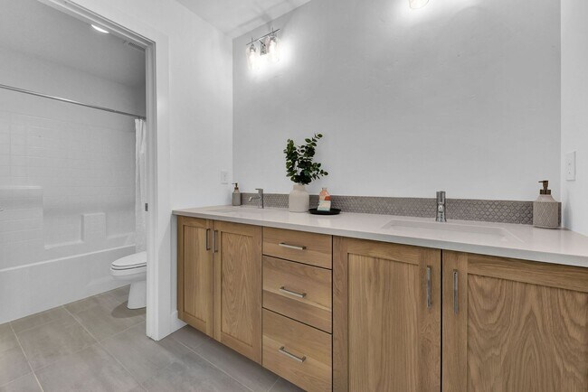 Building Photo - Modern Comfort & Rustic Charm in Prime Boi...