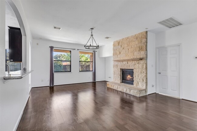 Building Photo - 16942 Lake Willowby Ln