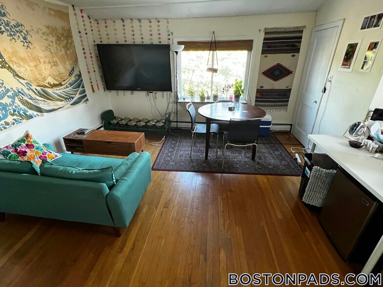 Building Photo - 9 Cedar St