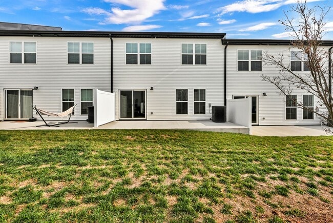 Building Photo - 166 Sango Dr