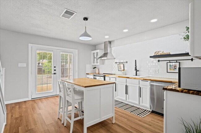 Building Photo - 2411 Glen Field Dr