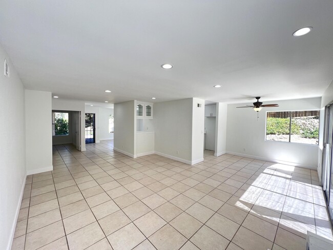 Building Photo - 1389 Oriole Pl