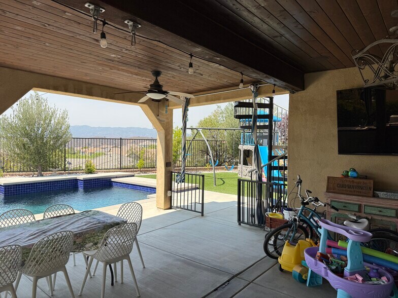 Building Photo - 22360 Driftwood Ct