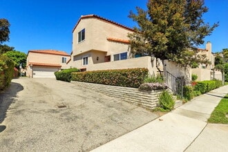 Building Photo - Bright and Comfortable Living