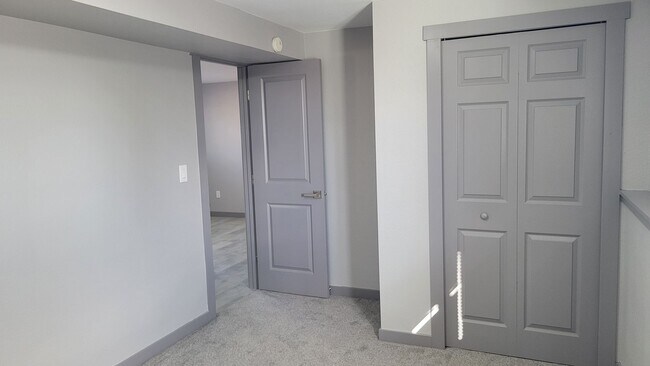 Building Photo - 4 Bedroom, 1.75 Bathroom - Freshly Updated! Available Now!