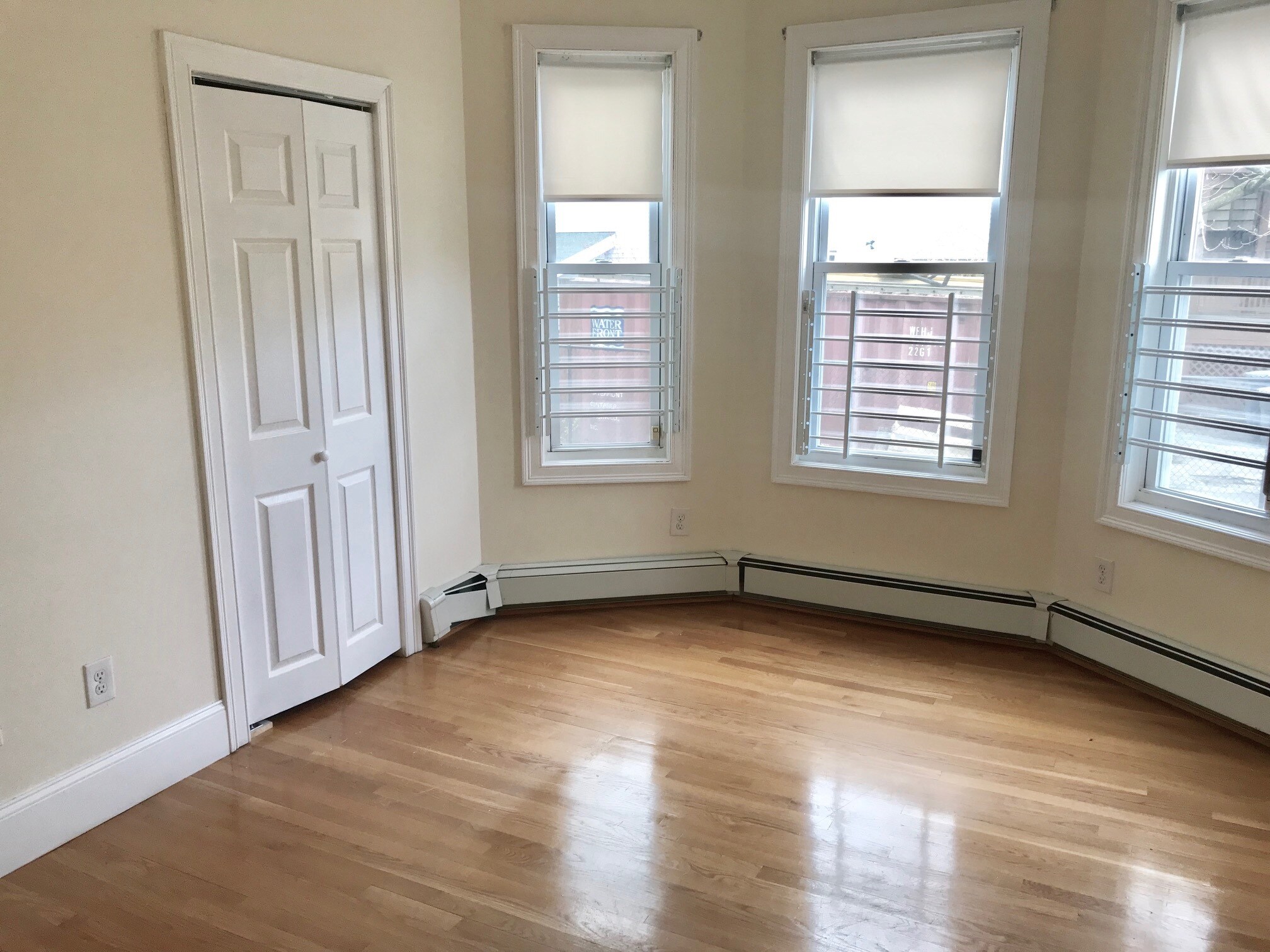 Building Photo - 14 Schiller St