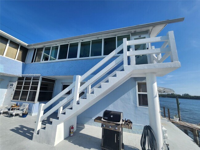 Building Photo - 2106 N Ocean Dr