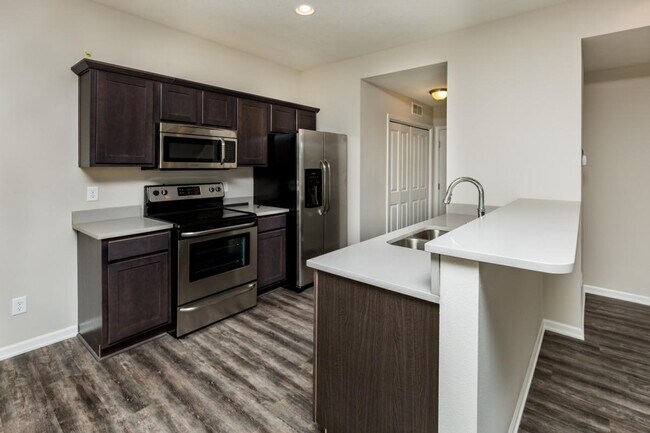 Building Photo - 716 SE Crossings Ln