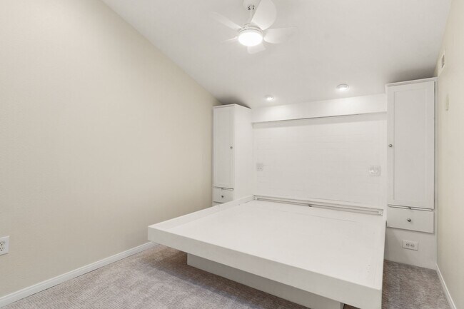 Building Photo - Penthouse 1BR + Loft w/ Bonus Room | 2 Baths | Laundry | 2 Parking | Walk to Balboa Park