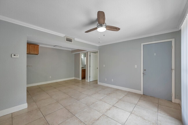 Building Photo - 455 Alt 19